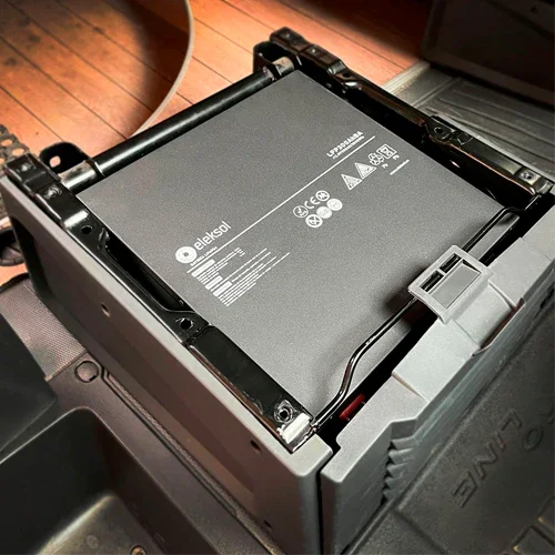 Bateria de Lítio Eleksol 12,8V 300Ah LFP300BTBA Debaixo do Assento
